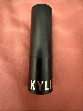 KYLIE JENNER Lipstick in Crème Brûlée. Discontinued Shade. New.